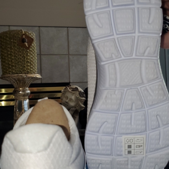 🆕️NWT Skechers Summit Sneaker Size 7 W - Picture 5 of 7